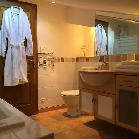 Domaine De Menerque Bed & Breakfast *